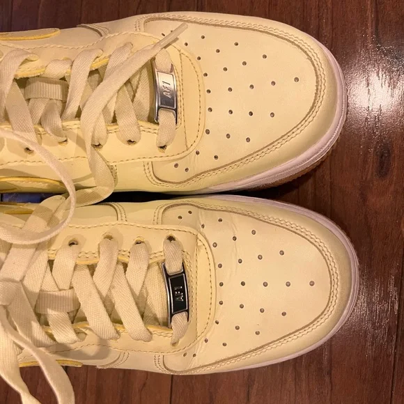 Bright yellow and white Nike Air Force 1 ‘07 Premium. Women’s size 7.5. - Picture 5 of 5
